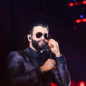 Gusttavo Lima abandona a barba cheia, surge só de bigode e agita as redes sociais