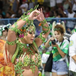 Carnaval 2025 do Rio será o segundo de Fabíola de Andrade como rainha de bateria da Mocidade