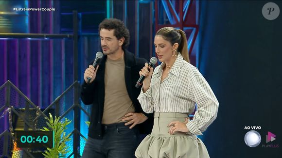 Apesar do ritmo acelerado entre os participantes, quem não conseguiu embalar foi a nova dupla de apresentadores. Felipe Andreoli e Rafa Brites, que estrearam no comando do reality, foram alvos de duras críticas nas redes sociais