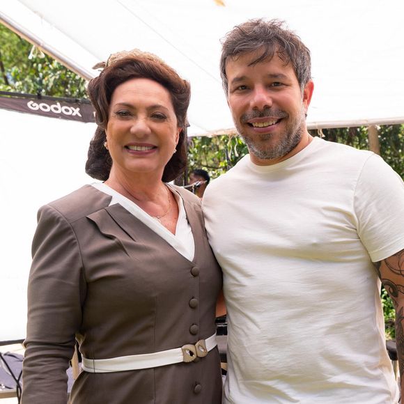 João Paulo Jabur e Anastácia (Eliane Giardini) nos bastidores da novela das seis, Êta Mundo Melhor, na semana de 8 a 13 de dezembro
