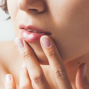 A tendência das unhas naturais também foi usada por Fernanda Torres.