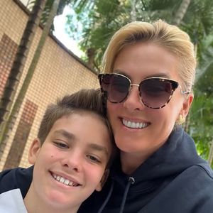 Alexandre Junior mora com Ana Hickmann e visita o pai a cada 15 dias