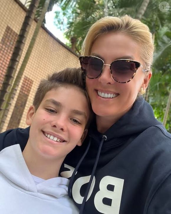 Alexandre Junior mora com Ana Hickmann e visita o pai a cada 15 dias