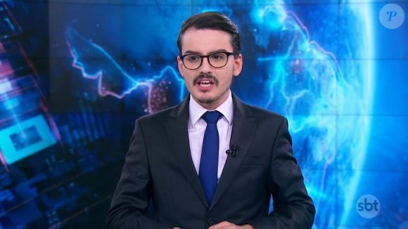 Este foi um dos visuais mais diferentes de Dudu Camargo no SBT, com barba e cabelo comprido