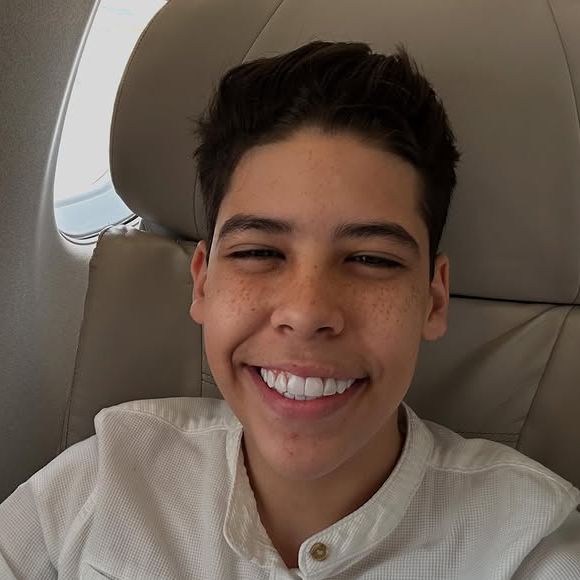 Pastor mirim Miguel rebateu Andressa Urach e citou a parceria da modelo com o filho