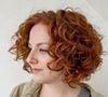 Segundo eles, o maior erro é remover muito cabelo, o que acaba enfraquecendo as pontas e deixando um aspecto fino e sem vida. Por isso, é tão importante encontrar o corte em camadas perfeito, que levante o cabelo desde a raiz para criar volume sem sacrificar a textura.
