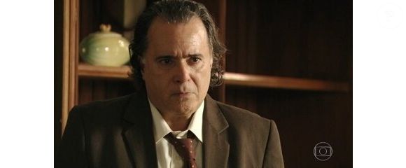 Tony Ramos, nosso eterno galã da dramaturgia, interpretou Genésio Fonseca em 'Avenida Brasil'. Ele era o pai de Rita (Nina) (Débora Falabella) e morreu atropelado por Jorge Tufão (Murilo Benício) após descobrir que sua mulher, Carminha (Adriana Esteves), planejava um golpe contra ele