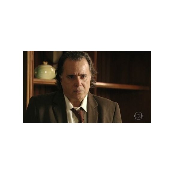 Tony Ramos, nosso eterno galã da dramaturgia, interpretou Genésio Fonseca em 'Avenida Brasil'. Ele era o pai de Rita (Nina) (Débora Falabella) e morreu atropelado por Jorge Tufão (Murilo Benício) após descobrir que sua mulher, Carminha (Adriana Esteves), planejava um golpe contra ele