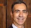 'Cesar Tralli nitidamente nervoso diante de Lula' e 'se perdeu nas questões frente a frente com Flávio Bolsonaro': Globo avalia de 'muito ruim' postura do âncora do 'JN' nas entrevistas com candidatos à Presidência, diz colunista
