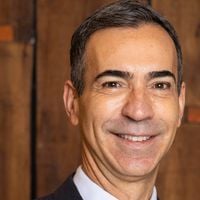 'Cesar Tralli nitidamente nervoso diante de Lula' e 'se perdeu nas questões frente a frente com Flávio Bolsonaro': Globo avalia de 'muito ruim' postura do âncora do 'JN' em entrevistas com candidatos à Presidência, diz colunista. Sabatinas envolveram inédito 'esquema de guerra'