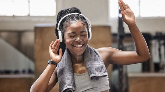 Segundo a psicologia, quando ouve uma música antiga começa a tocar e, antes mesmo de você reconhecê-la, algo já muda por dentro.