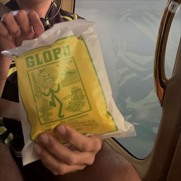 Dua Lipa comeu biscoito Globo