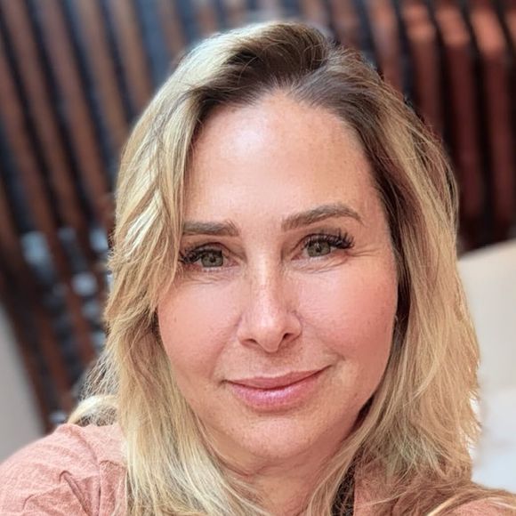 Andréa Sorvetão esteve contra a apresentadora em um processo judicial com uma deputada bolsonarista. Segundo o jornal Extra, essa foi a gota d’água definitiva para o rompimento