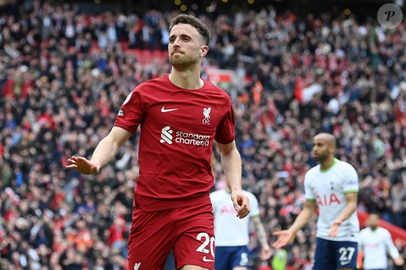 O jogador de futebol Diogo Jota morreu na madrugada desta quinta-feira (03) após um grave acidente de carro em Zamora, cidade da Espanha