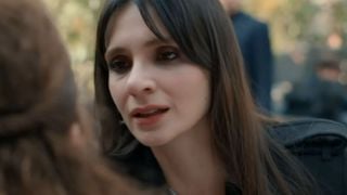 A venenosa chegou! Irmak vira a vida de Karsu de cabeça para baixo e leva mocinha ao limite: resumo do capítulo de terça-feira (24/03) da novela 'Coração de Mãe'