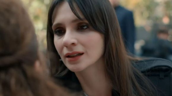 A venenosa chegou! Irmak vira a vida de Karsu de cabeça para baixo e leva mocinha ao limite: resumo do capítulo de terça-feira (24/03) da novela 'Coração de Mãe'