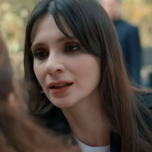 A venenosa chegou! Irmak vira a vida de Karsu de cabeça para baixo e leva mocinha ao limite: resumo do capítulo de terça-feira (24/03) da novela 'Coração de Mãe'