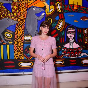 Look cor de rosa de Alice Wegmann no baile da Pinacoteca esbanja romantismo e contemporaneidade