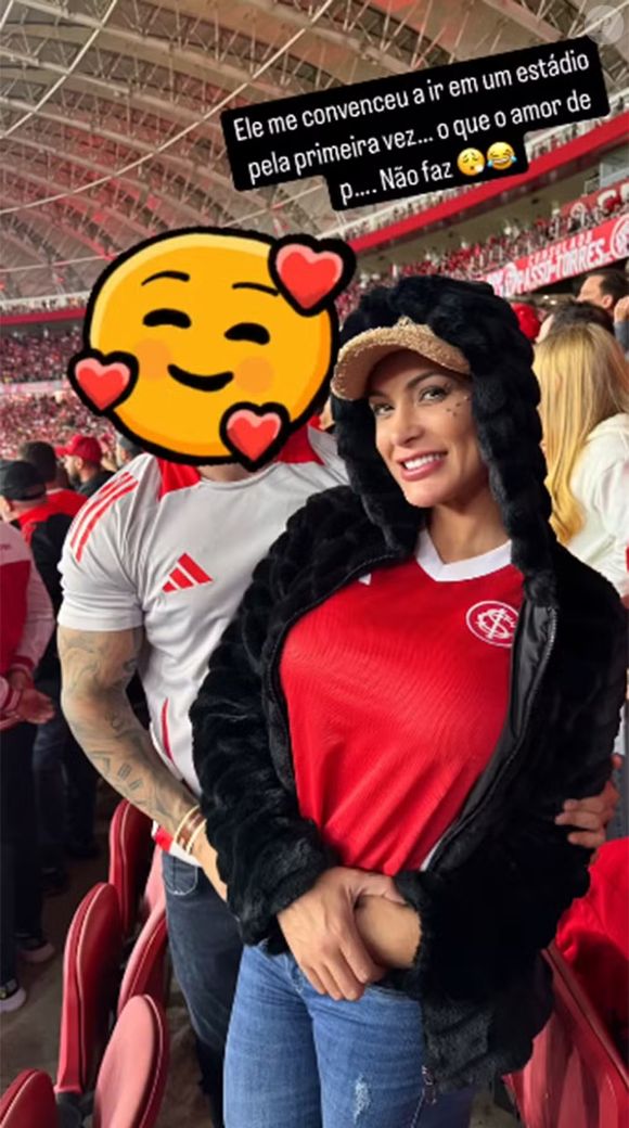 Dois meses após término com o ator pornô Cassiano França, a modelo apareceu com um suposto novo affair no Estádio Beira-Rio para assistir ao jogo do Internacional.