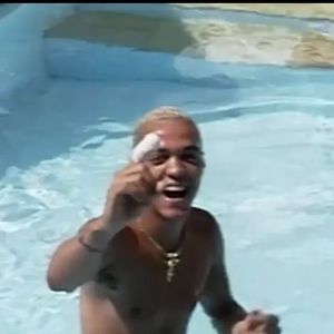 O cantor Belo começou sua carreira como cantor em 1993, com o grupo Soweto