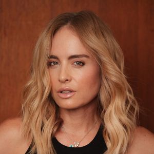Angélica mudou o visual e exibiu o corte mais curto em uma publicação nas redes sociais