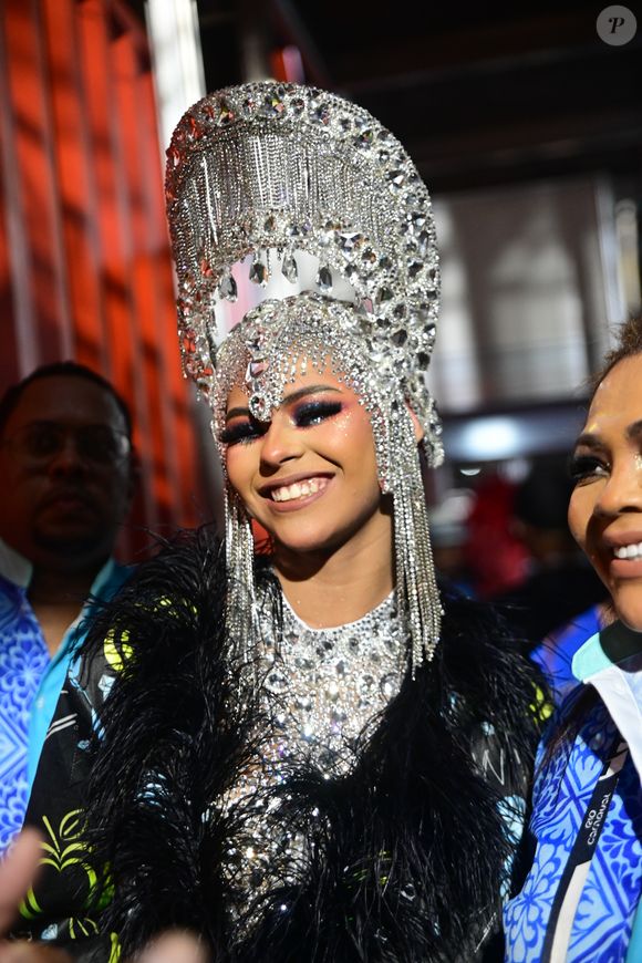 "Lexa faz muita falta, mas o que importa é preservar o espaço dela nesta momento para, assim que ela estiver preparada, a gente poder voltar juntas, juntinhas no camarote curtindo uma a outra e dando um beijinho… Ela vai vir belíssima ano que vem, se ela quiser, e eu vou continuar sempre torcendo por ela", declarou.