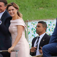 Eita! Michelle Bolsonaro dá declaração sincera sobre relação com o enteado Carlos: 'Não sou obrigada a...'