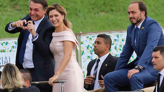 Eita! Michelle Bolsonaro dá declaração sincera sobre relação com o enteado Carlos: 'Não sou obrigada a...'