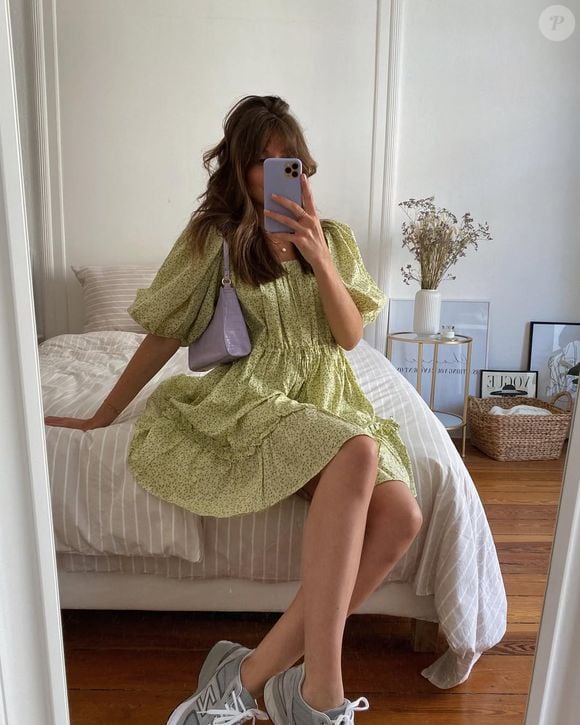 Os New Balance 9060 são leves e extremamente confortáveis, ideais para acompanhar todos os compromissos de outono e vai muito bem com vestido outonais