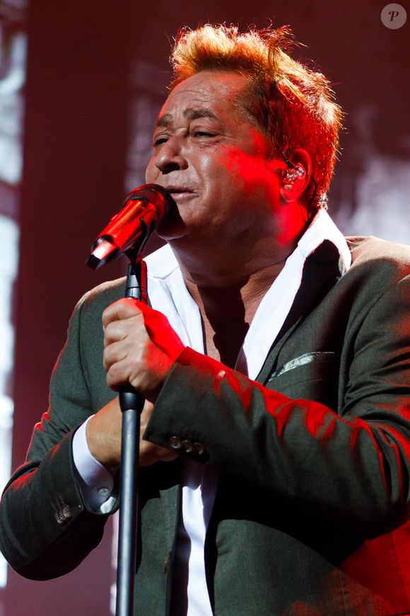 Leonardo dirigia uma Land Rover Defender. O cantor fazia um test drive do veículo