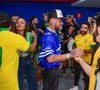Ao chegar no evento, Neymar e Bruna Biancardi interagiram com fãs e esbanjaram simpatia