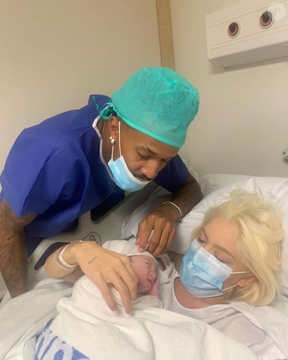 Éder Militão é pai da filha de Karoline Lima, que atualmente está namorando Léo Pereira