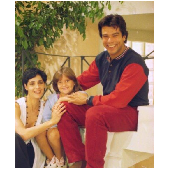 Na novela 'A Viagem', Diná é mãe da menina Paty, junto de Téo (Maurício Mattar).