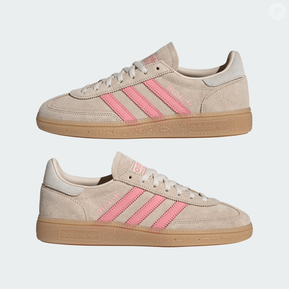 Com design inspirado nos arquivos da marca, o Handball Spezial aposta em detalhes icônicos como as Três Listras serrilhadas e o logo Trefoil para manter viva sua identidade retrô