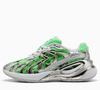 O Tênis Inverse PUMA x RIPNDIP Unissex aposta na combinação de verde e prata para transformar referências futuristas dos anos 2000 em uma peça de destaque para os looks atuais