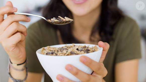 Opção versátil na dieta, aveia pode ser combinada com frutas ou iogurtes