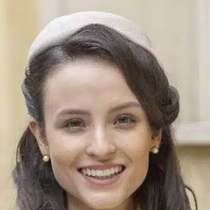 Larissa Manoela caracterizada como Estela, enfermeira na novela 'Êta Mundo Melhor'