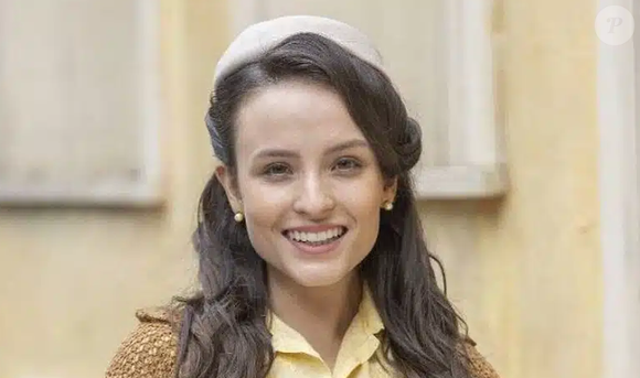 Larissa Manoela caracterizada como Estela, enfermeira na novela 'Êta Mundo Melhor'