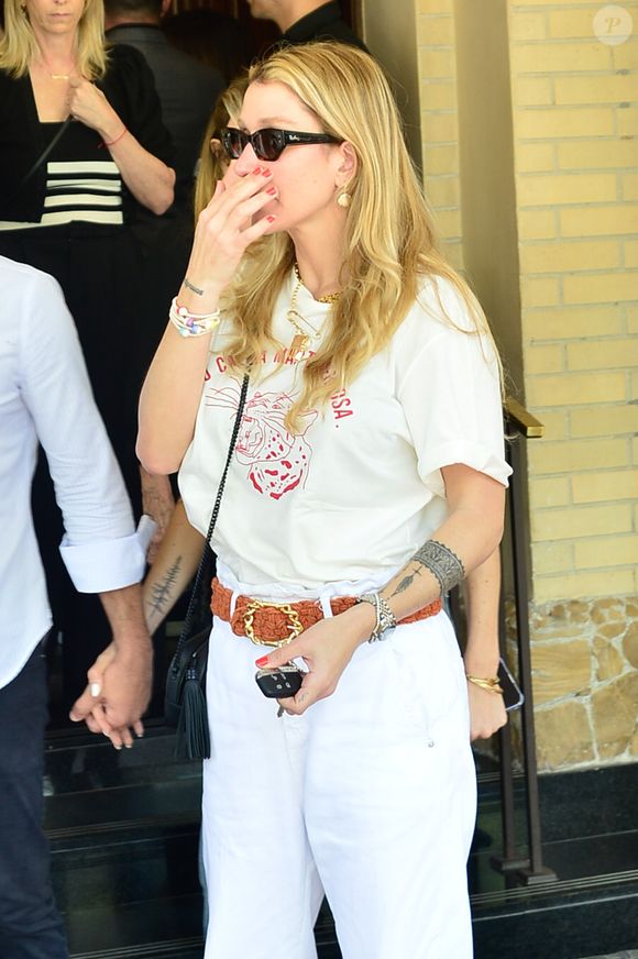 Missa de 7º dia pela morte da filha de Schynaider Moura, Anne Marie emocionou Gabriela Pugliesi