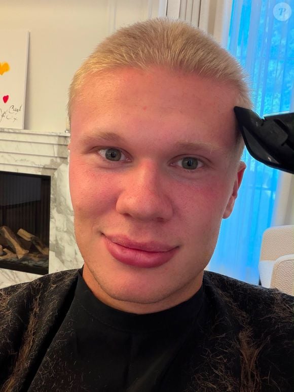 Haaland com cabelo curto: o atacante resgatou um visual semelhante ao que usava no início da carreira, quando defendia equipes como Molde e Red Bull Salzburg