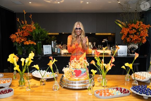 A belíssima mesa do bolo de Adriane Galisteu, que também contou com diversos docinhos personalizados