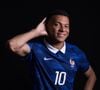 Todas as atenções estarão voltadas para Kylian Mbappé nesta estreia da França na Copa do Mundo de 2026. Principal estrela dos atuais vice-campeões mundiais, o atacante lidera a equipe diante de Senegal em um confronto que promete fortes emoções e marca o início da caminhada francesa em busca de mais um título mundial
