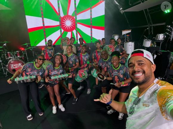 Na última segunda-feira (30), Paolla Oliveira esteve presente em uma comemoração de aniversário do Mestre Fafá, da Grande Rio