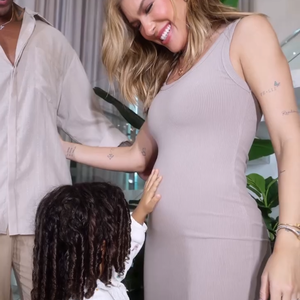 Liz, filha de Leo Santana e Lore Improta, descobriu a nova gravidez da mãe um dia antes do anúncio público