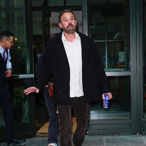 Ben Affleck contou que passou um longo período bebendo de maneira que considerava relativamente normal, mas percebeu uma piora no consumo quando seu casamento com Jennifer Garner estava desmoronando, entre 2015 e 2016
