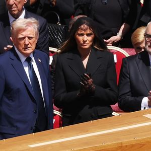 Donald Trump quebra importante tradição no funeral do Papa Francisco e atitude gera revolta: 'Não conseguiu ser respeitoso'