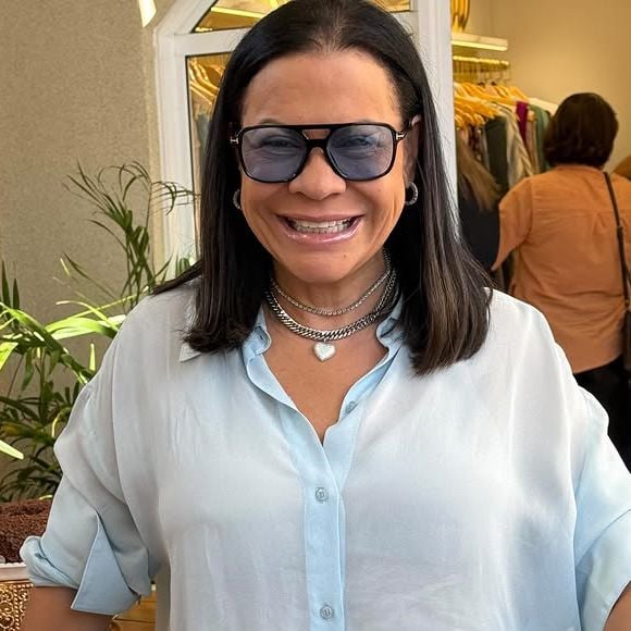 Mãe de Marília Mendonça, Ruth Moreira mora com o neto, Léo, em Goiânia.