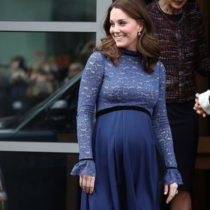 Com o advento da era digital, ficou mais fácil das pessoas terem acesso às informações, e até mesmo aos informes de gravidez dos membros da Família Real.