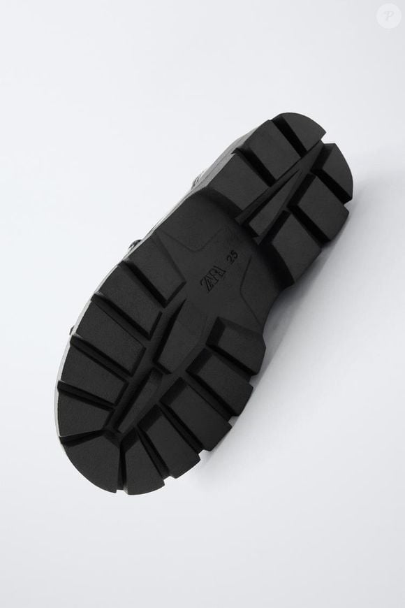 Por R$ 139, mocassim da Zara entrega inspiração no luxo e combina o visual colegial com detalhes de franjas e solado robusto