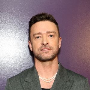 18. Justin Timberlake (2017) - O astro pop repetiu sua presença no Rock in Rio com exigências que priorizavam conforto e bem-estar. Pediu água mineral da marca Fiji e um umidificador para equilibrar o clima no camarim. Em edições anteriores, também já havia solicitado chicletes, balas e caramelos.